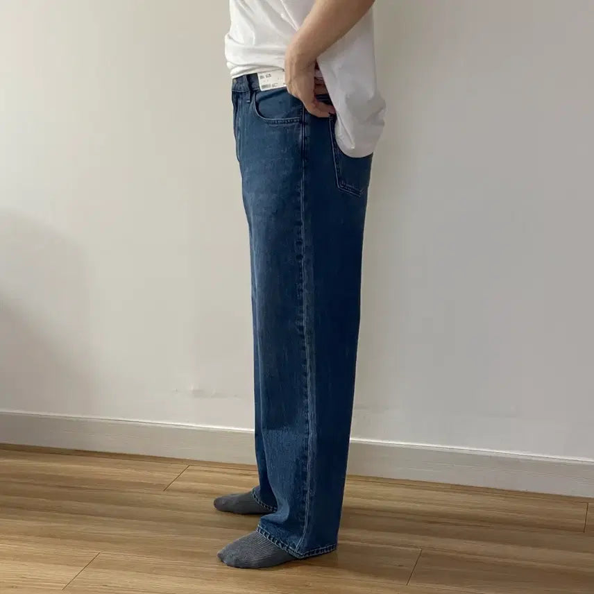 [BUNJANG] Uniqlo Wide Straight Jeans 66 Blue (Size 33) / (새제품)유니클로 와이드스트레이트진 66BLUE (33)