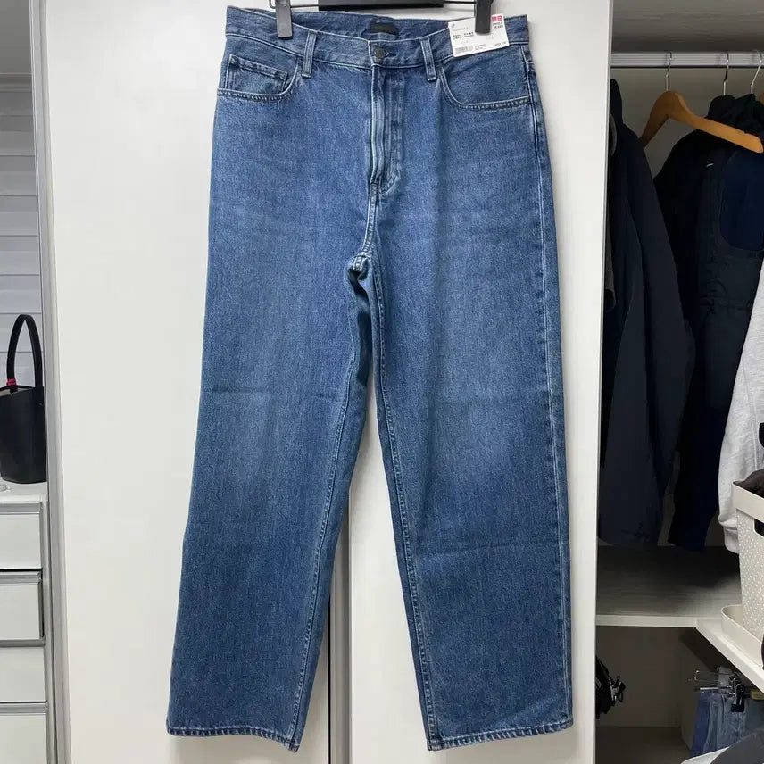 [BUNJANG] Uniqlo Wide Straight Jeans 66 Blue (Size 33) / (새제품)유니클로 와이드스트레이트진 66BLUE (33)