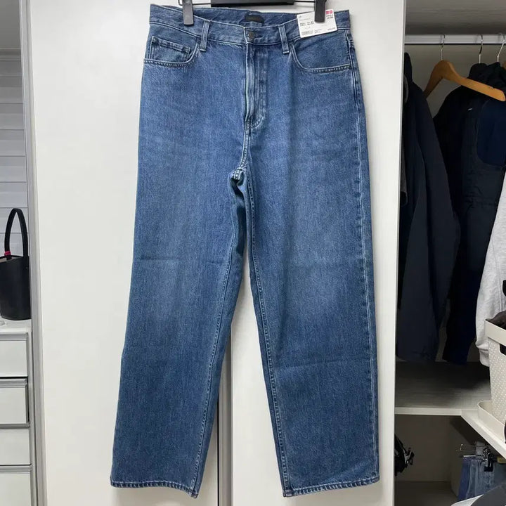 [BUNJANG] Uniqlo Wide Straight Jeans 66 Blue (Size 33) / (새제품)유니클로 와이드스트레이트진 66BLUE (33)