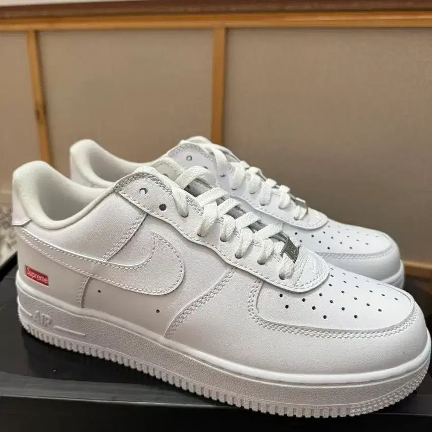 [SOLD OUT] 나이키 x 슈프림 에어포스 1 로우 화이트 260MM