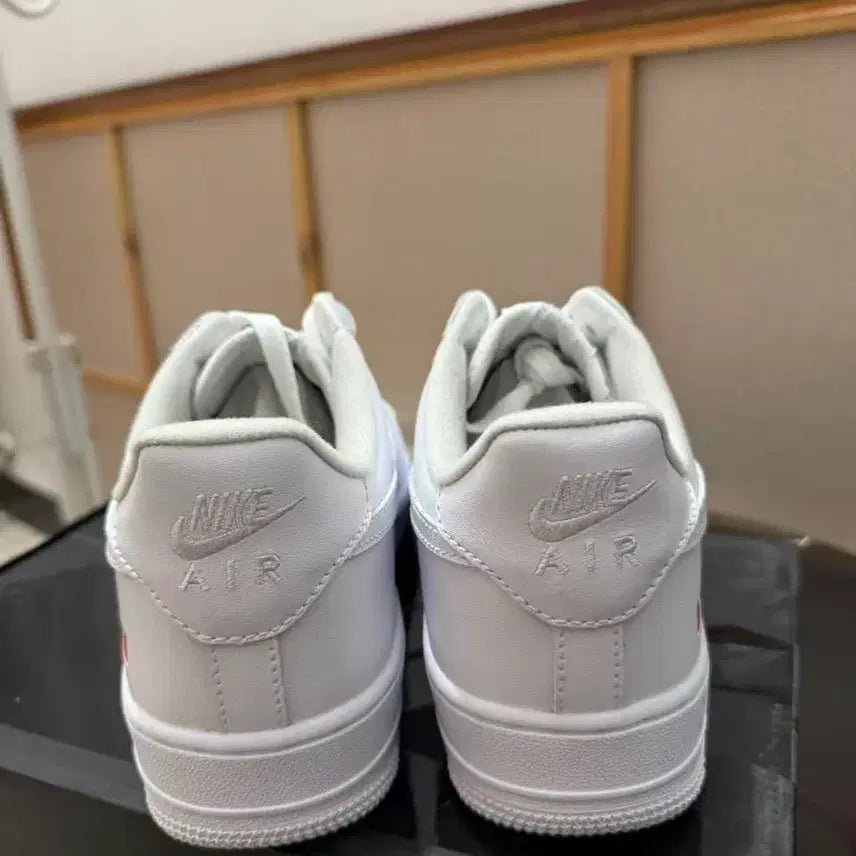 [SOLD OUT] 나이키 x 슈프림 에어포스 1 로우 화이트 260MM