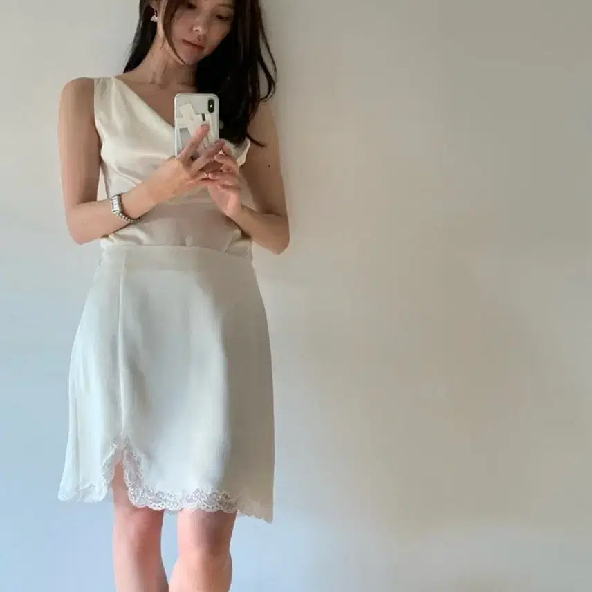 [BUNJANG] Lea Silky Lace Slit Skirt / 르에 실키 레이스 슬릿 스커트 lea SILKY LACE SLIT SK