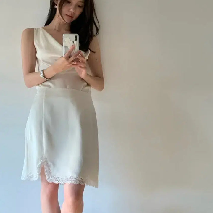[BUNJANG] Lea Silky Lace Slit Skirt / 르에 실키 레이스 슬릿 스커트 lea SILKY LACE SLIT SK