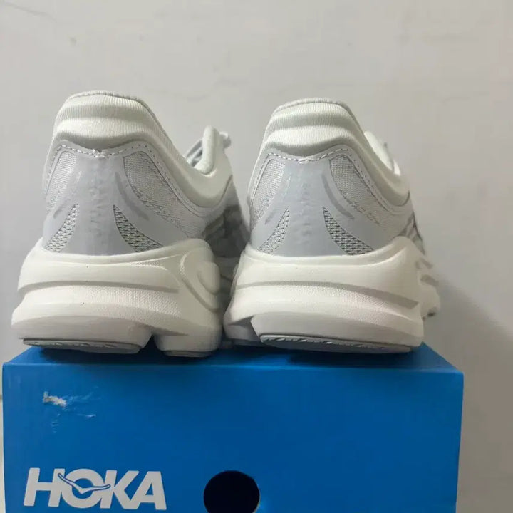 [BUNJANG] Hoka Bondi 9 Stardust Silver Wide Running Shoes / 호카 본디 9 스타더스트 실버 - 와이드 235mm