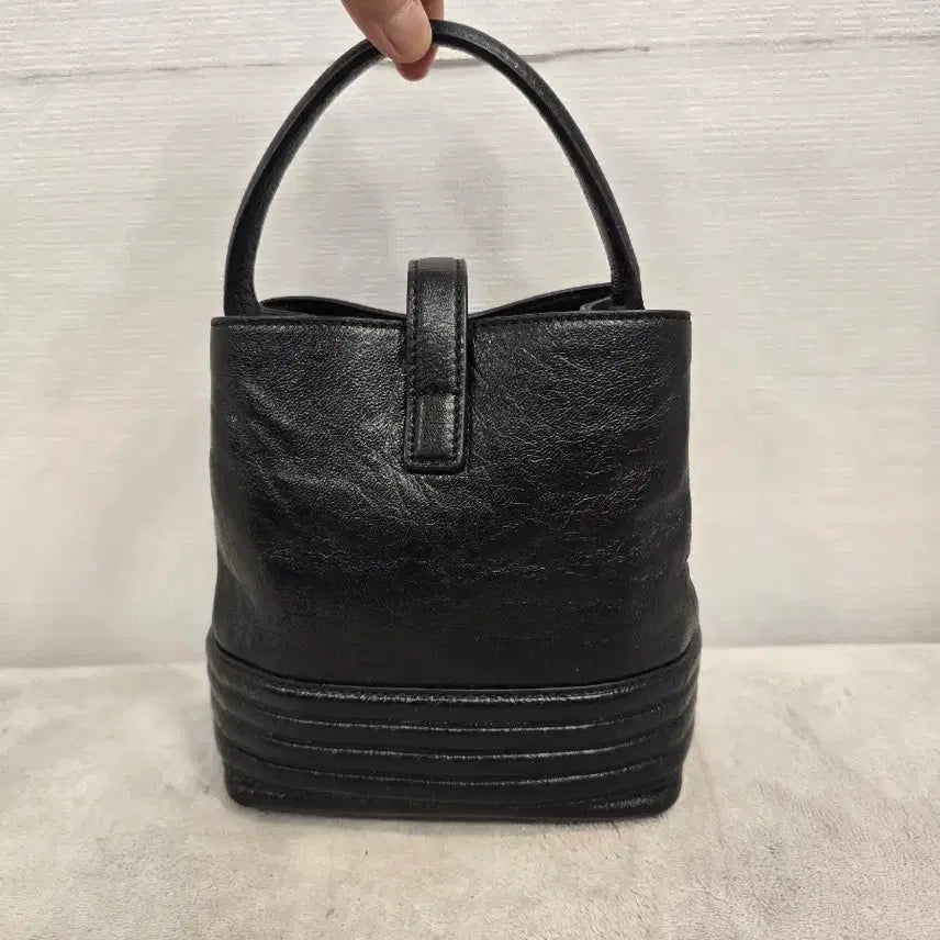 [BUNJANG] Rouge &amp; Lounge Botticelli Mini Leather Bucket Bag Black / 거의새거) 루즈앤라운지 보티첼리 미니 블랙 가죽 버킷백