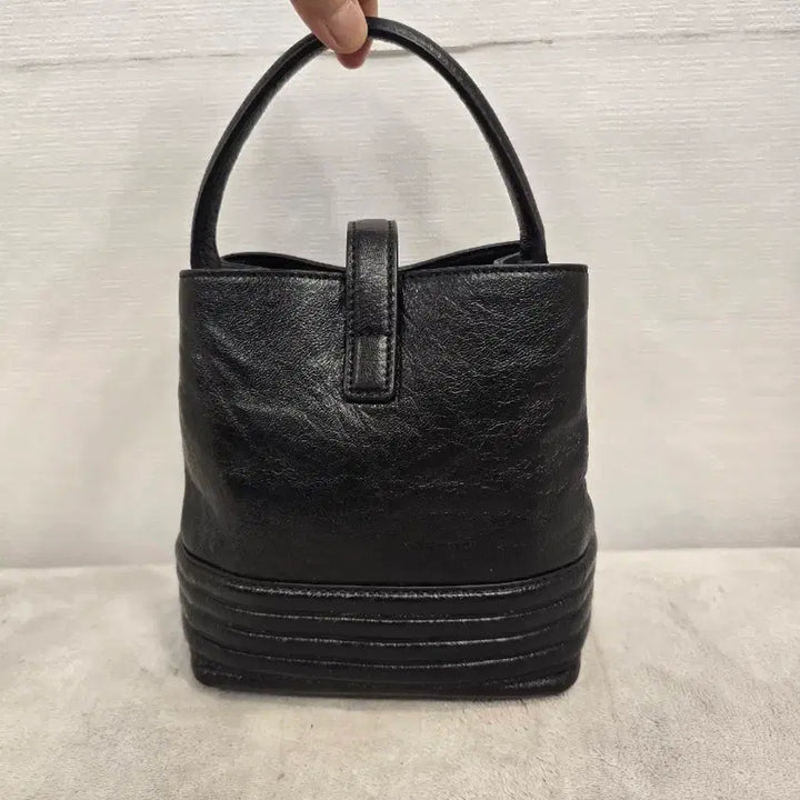 [BUNJANG] Rouge &amp; Lounge Botticelli Mini Leather Bucket Bag Black / 거의새거) 루즈앤라운지 보티첼리 미니 블랙 가죽 버킷백