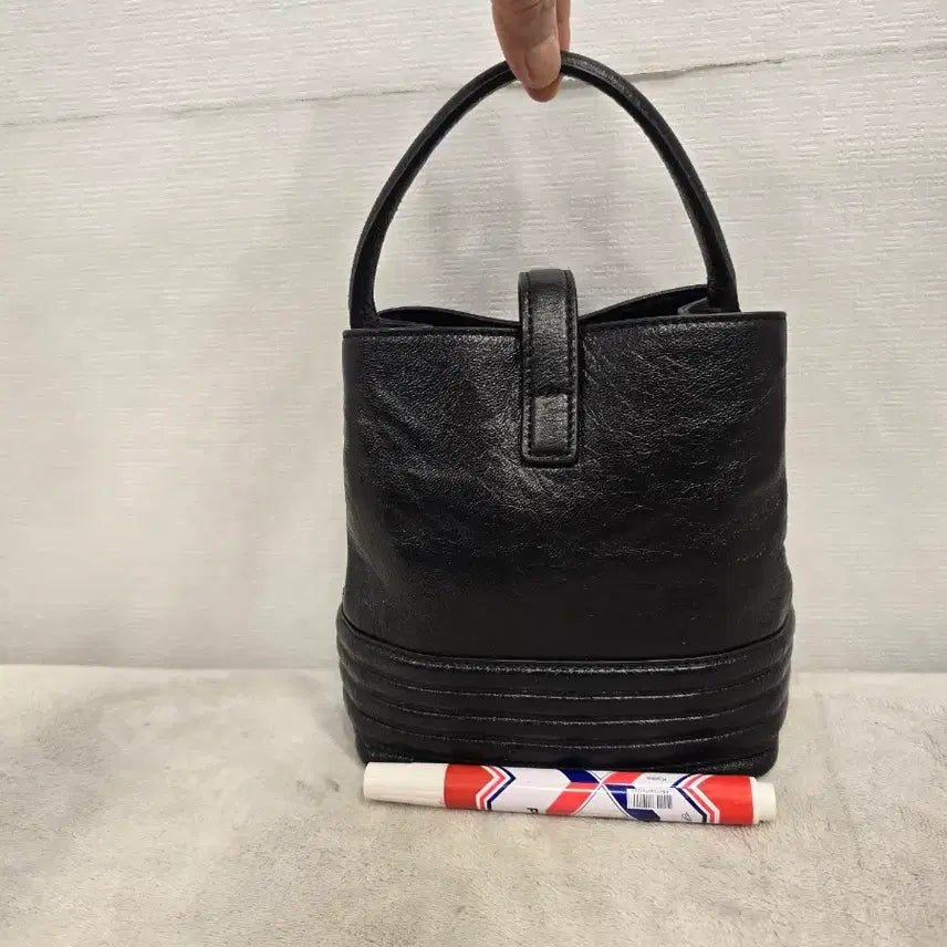[BUNJANG] Rouge &amp; Lounge Botticelli Mini Leather Bucket Bag Black / 거의새거) 루즈앤라운지 보티첼리 미니 블랙 가죽 버킷백