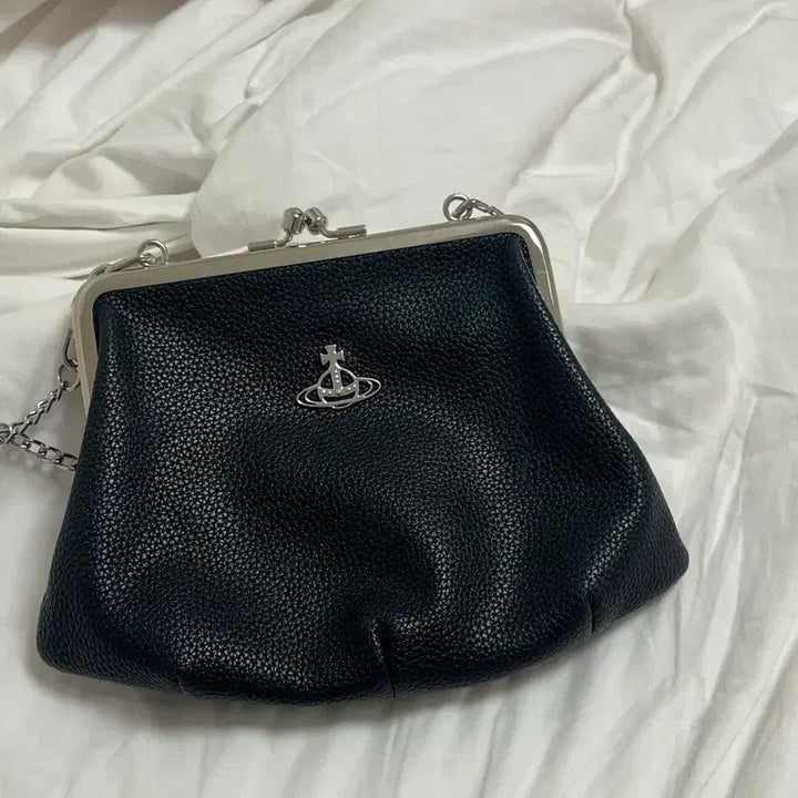 [SOLD OUT] 비비안웨스트우드 체인 토트백