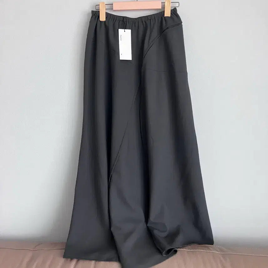 [SOLD OUT] 구매가 8만원대 무료배송 새상품 hautte 롱치마