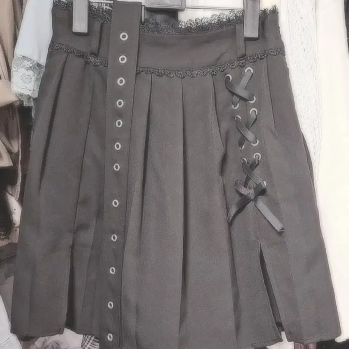 [BUNJANG] Dear My Love Pleated Eyelet Skirt Black / 디마럽 지뢰계 플리츠 아일렛 스커트 블랙 교판