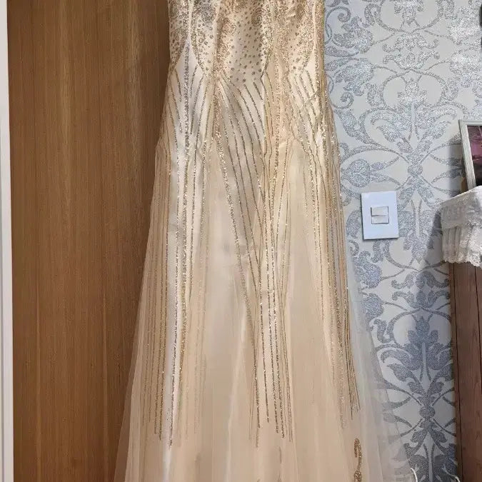 [BUNJANG] Ivory Performance Dress with Gold Embellishments / 연주드레스 (95.66)