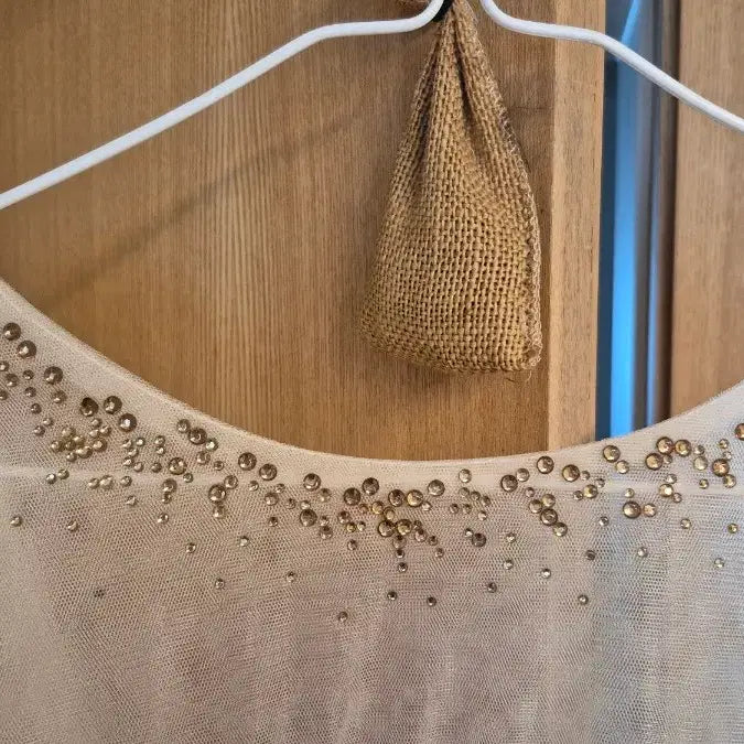 [BUNJANG] Ivory Performance Dress with Gold Embellishments / 연주드레스 (95.66)