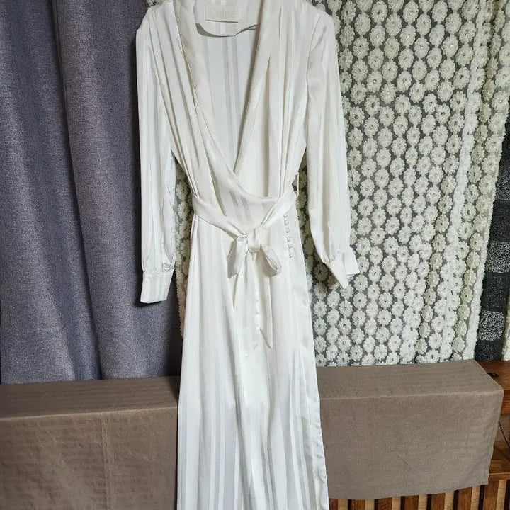 [BUNJANG] Chloé White Stripe Wrap Long Dress / 끌로에 화이트 스트라이프 랩 롱 원피스