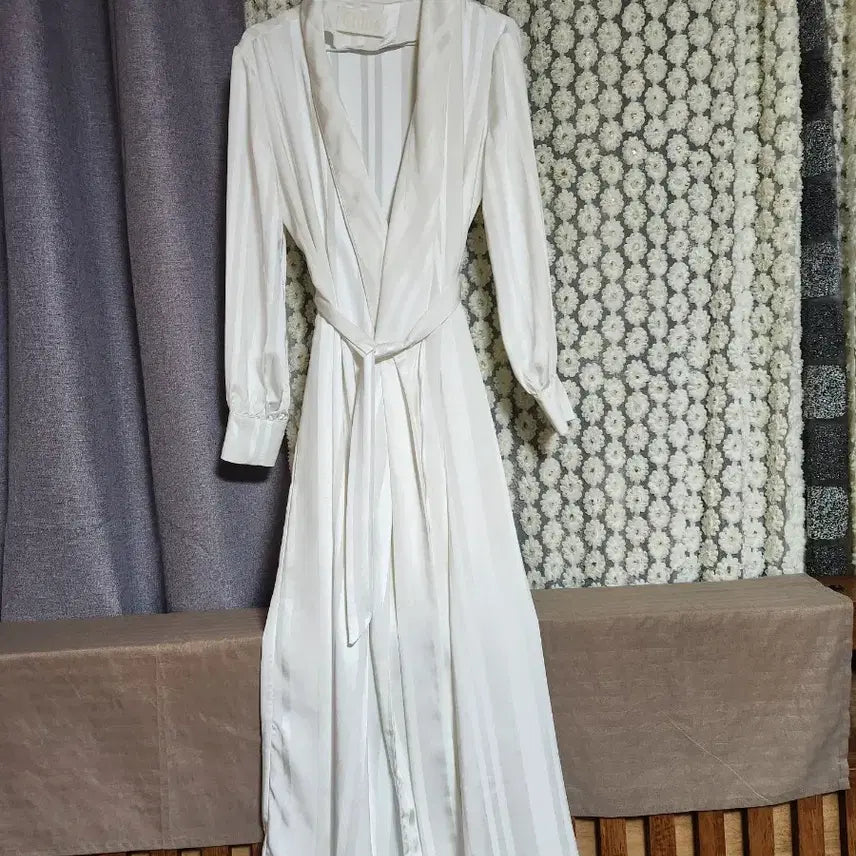[BUNJANG] Chloé White Stripe Wrap Long Dress / 끌로에 화이트 스트라이프 랩 롱 원피스