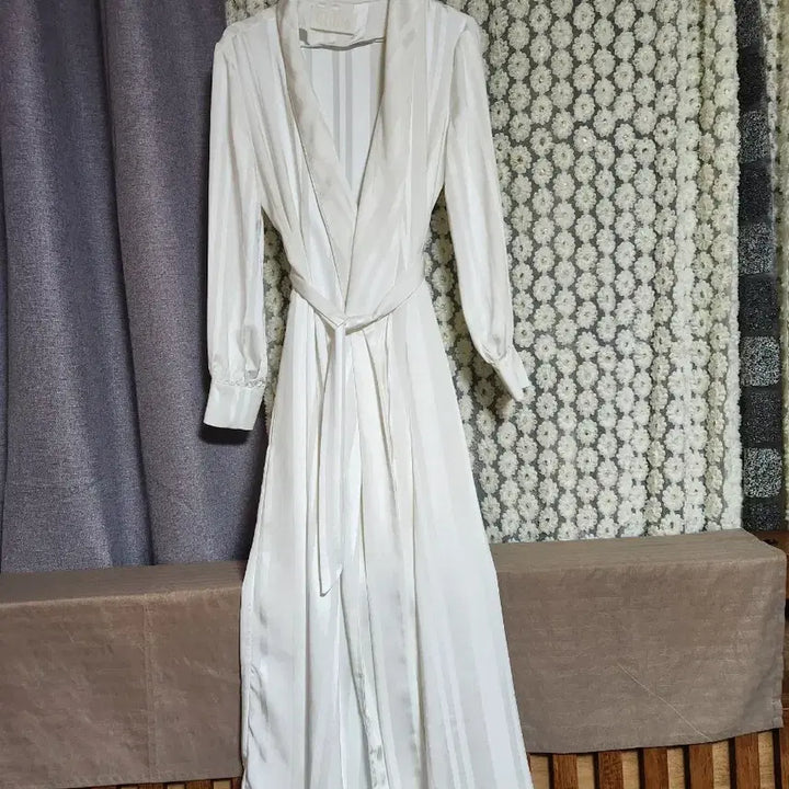 [BUNJANG] Chloé White Stripe Wrap Long Dress / 끌로에 화이트 스트라이프 랩 롱 원피스