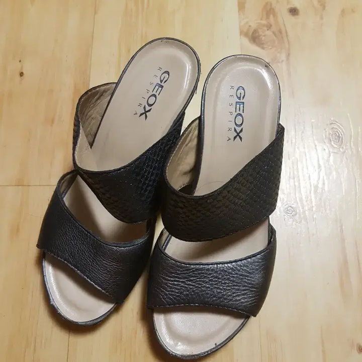 [BUNJANG] Geox Wedge Two-Band Sandals / 제옥스 웨지 투밴드 샌들