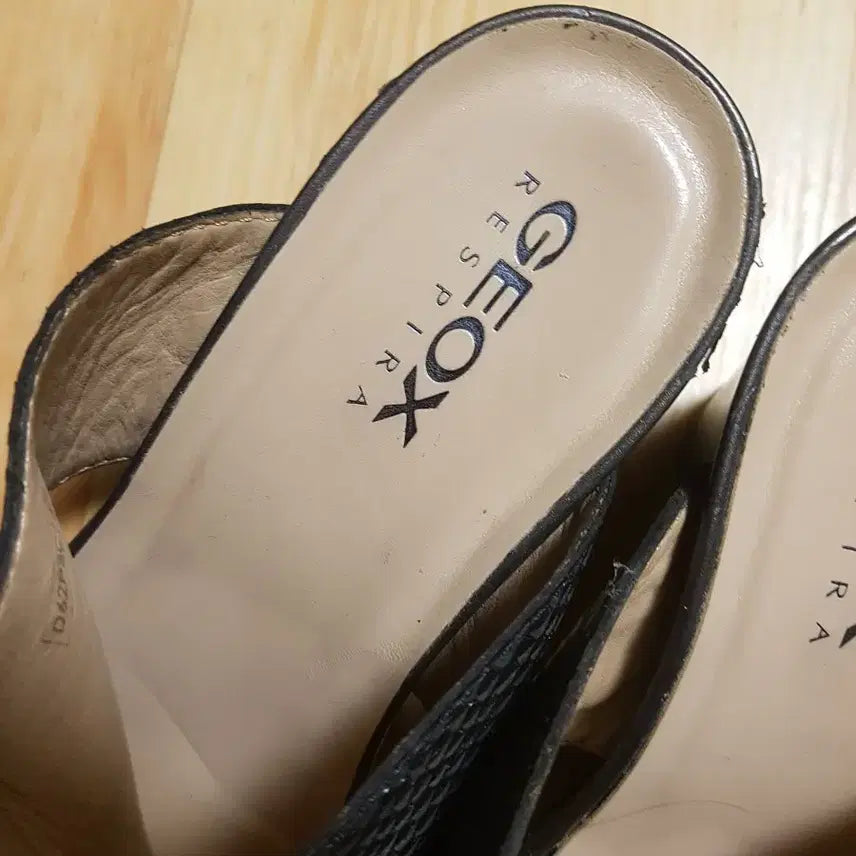 [BUNJANG] Geox Wedge Two-Band Sandals / 제옥스 웨지 투밴드 샌들