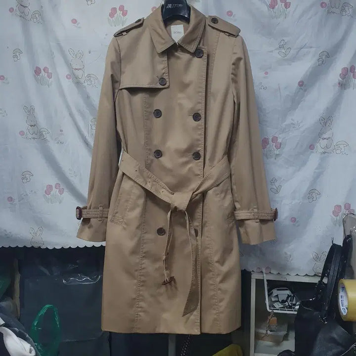 [BUNJANG] BCBG Trench Coat Size 66 / BCBG   트렌치코트