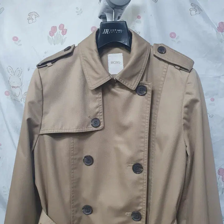 [BUNJANG] BCBG Trench Coat Size 66 / BCBG   트렌치코트