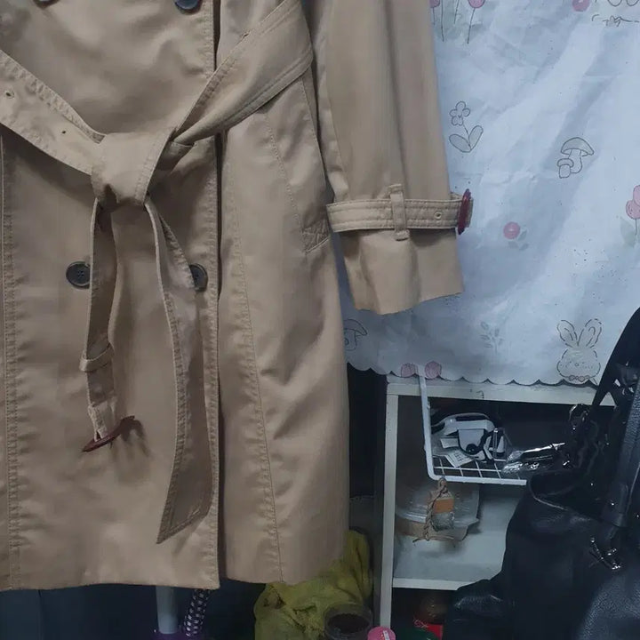 [BUNJANG] BCBG Trench Coat Size 66 / BCBG   트렌치코트