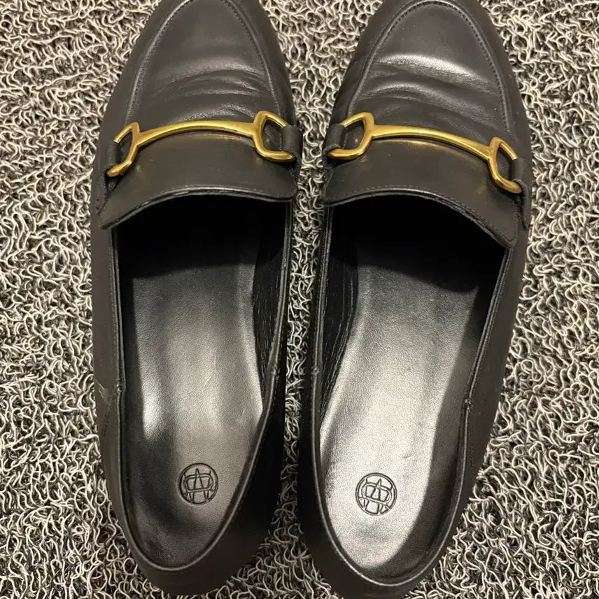 [BUNJANG] Massimo Dutti Black Leather Loafers with Gold Detail (Size 38) / 마시모두띠 로퍼 38사이즈