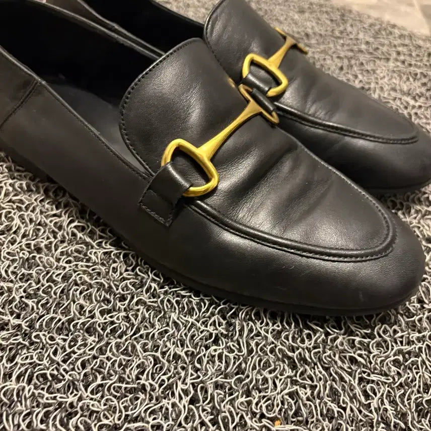 [BUNJANG] Massimo Dutti Black Leather Loafers with Gold Detail (Size 38) / 마시모두띠 로퍼 38사이즈