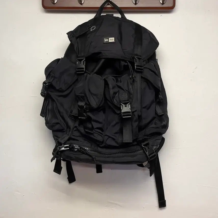 [BUNJANG] New Era Utility Black Backpack / 뉴에라 유틸리티 블랙 백팩