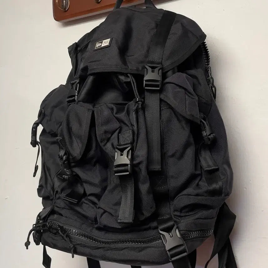 [BUNJANG] New Era Utility Black Backpack / 뉴에라 유틸리티 블랙 백팩