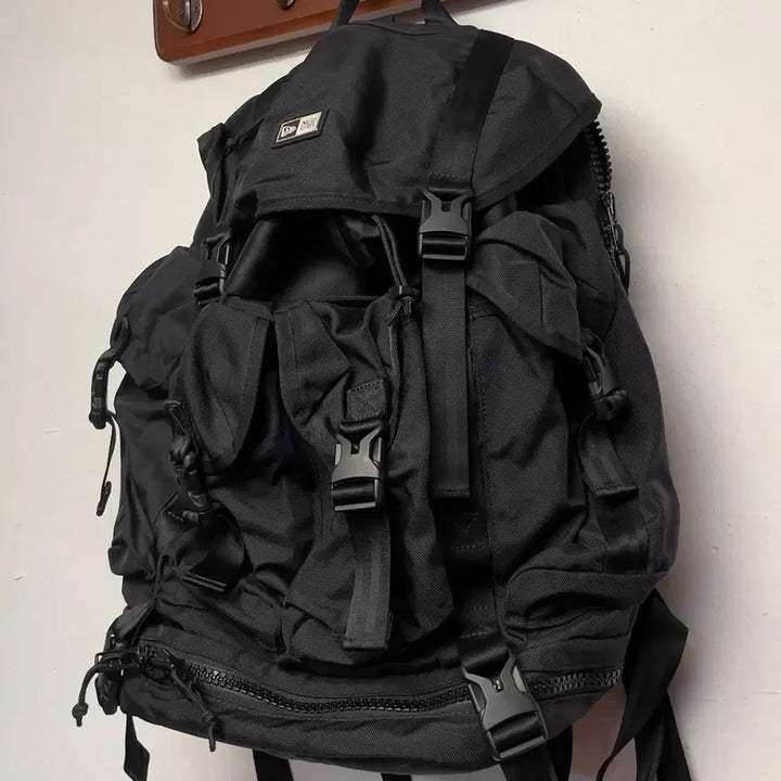 [BUNJANG] New Era Utility Black Backpack / 뉴에라 유틸리티 블랙 백팩