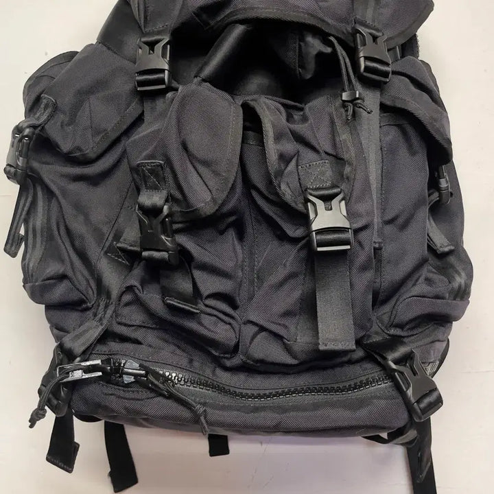 [BUNJANG] New Era Utility Black Backpack / 뉴에라 유틸리티 블랙 백팩