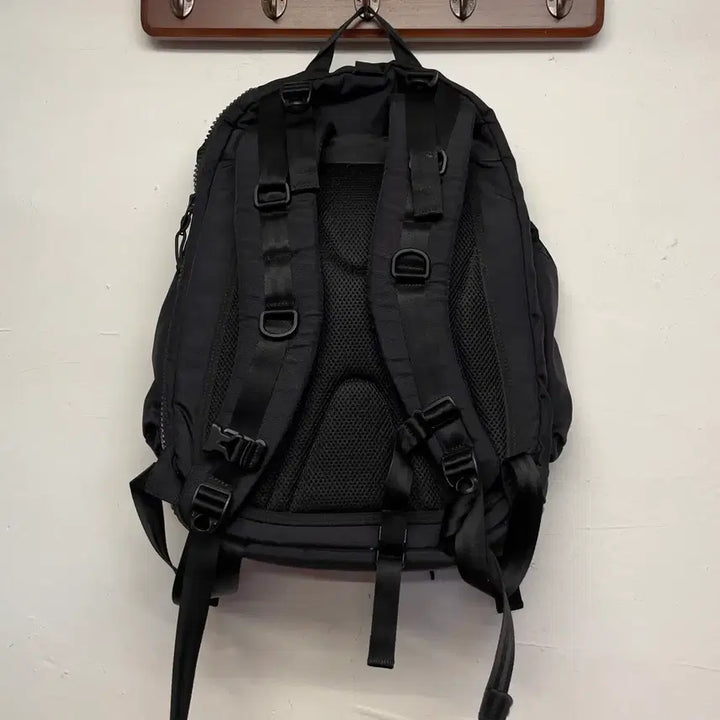 [BUNJANG] New Era Utility Black Backpack / 뉴에라 유틸리티 블랙 백팩
