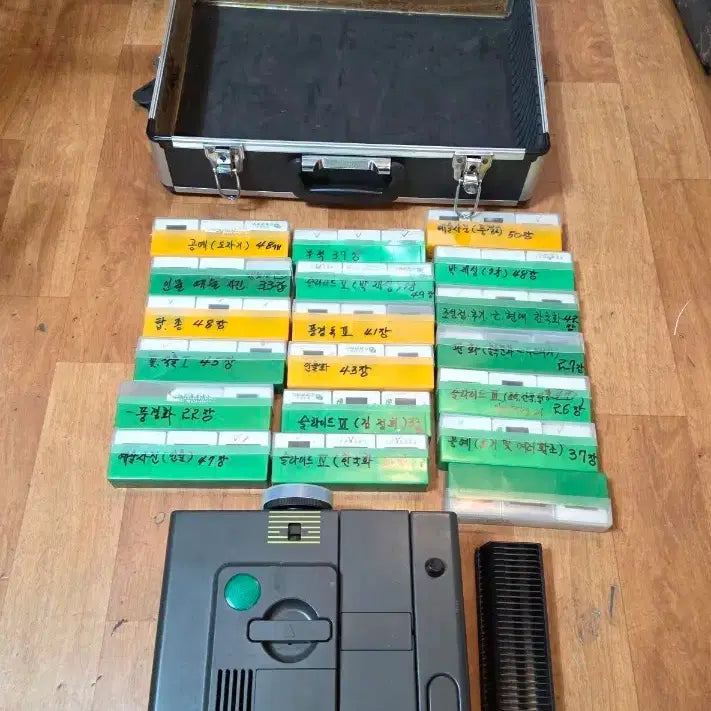 [BUNJANG] German Slide Projector with 830+ Films and Aluminum Case / 환등기~ 환등기필름830여장. 케이스 포함