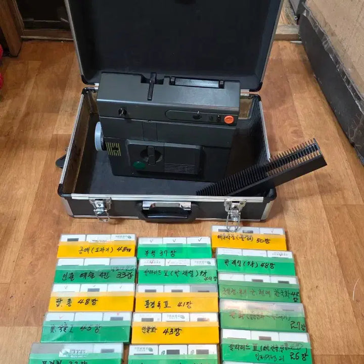 [BUNJANG] German Slide Projector with 830+ Films and Aluminum Case / 환등기~ 환등기필름830여장. 케이스 포함