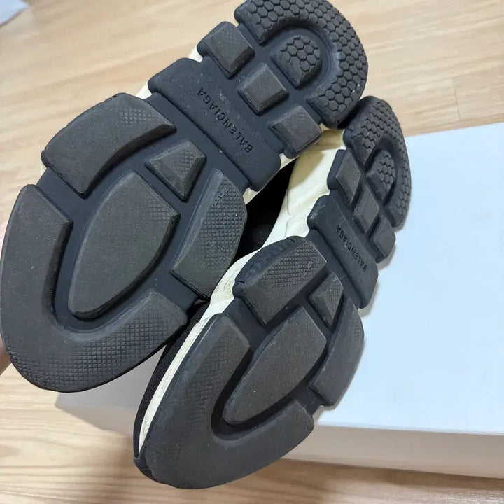 [BUNJANG] Balenciaga Speedrunner Sneakers / 발렌시아가 스피드러너