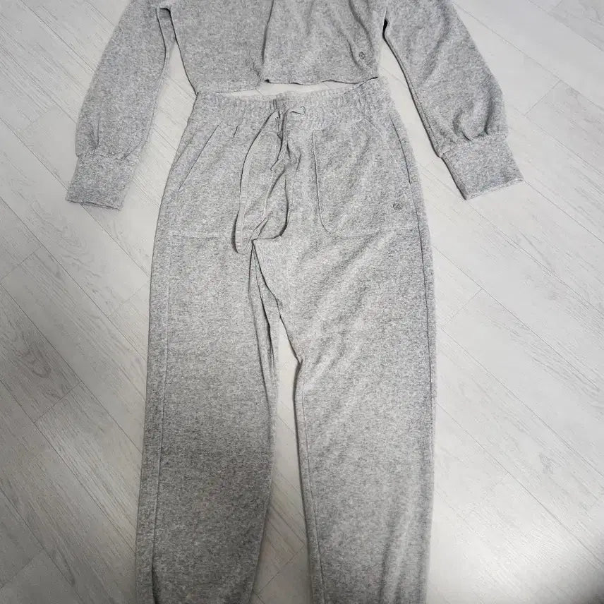 [BUNJANG] Witte Top and Bottom Set / 가격내림X. 새상품 위뜨8