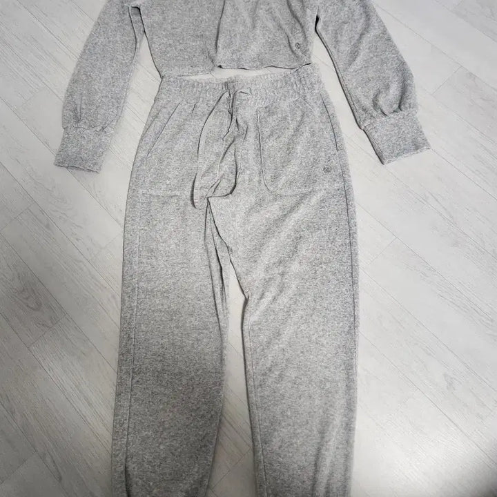 [BUNJANG] Witte Top and Bottom Set / 가격내림X. 새상품 위뜨8