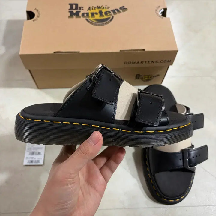 [BUNJANG] Dr. Martens Joseph Anolin Leather Buckle Slide Sandals / 새상품(230)닥터마틴 조세프 아날린 레더 버클 슬라이드 샌들