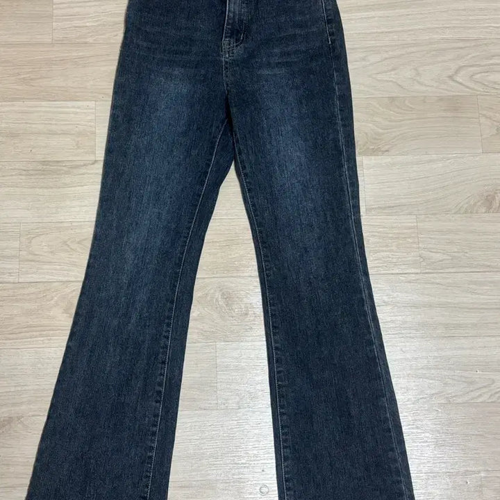 [BUNJANG] Ably High-Waist Bootcut Denim Pants / 에이블리 하이웨스트 부츠컷 데님팬츠 급처ㅠㅠ