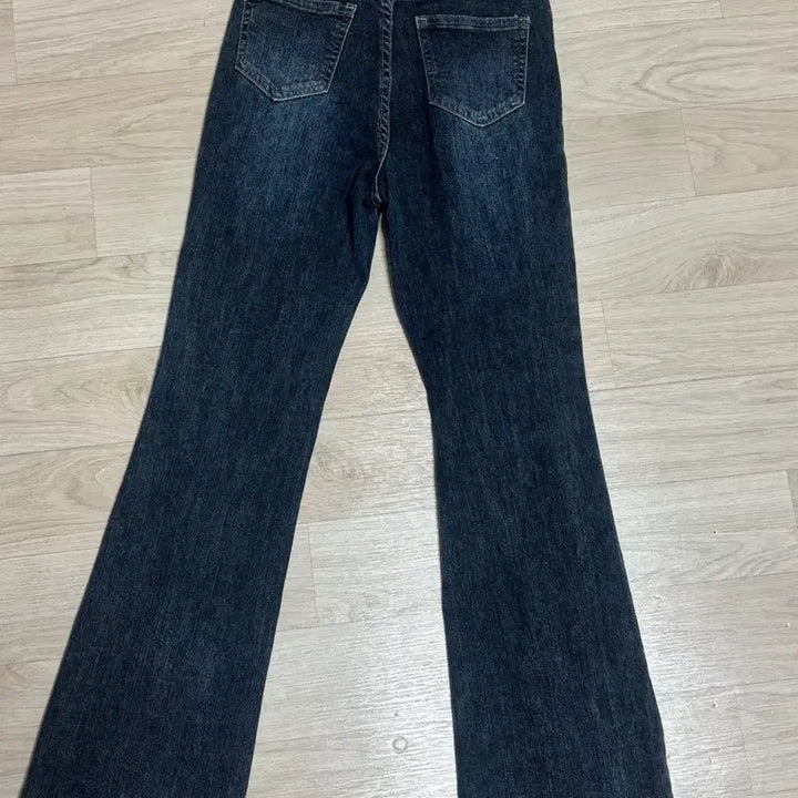 [BUNJANG] Ably High-Waist Bootcut Denim Pants / 에이블리 하이웨스트 부츠컷 데님팬츠 급처ㅠㅠ