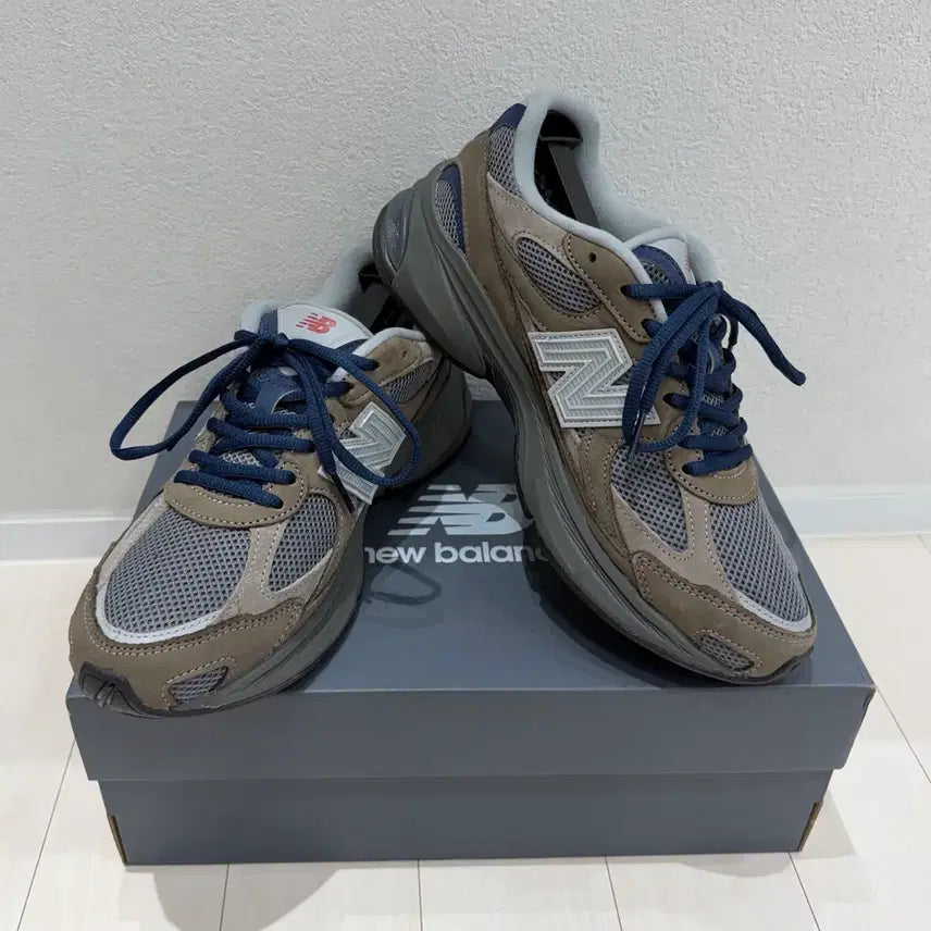 [SOLD OUT] [265] 뉴발란스 2010 카키스 콜라보 중고