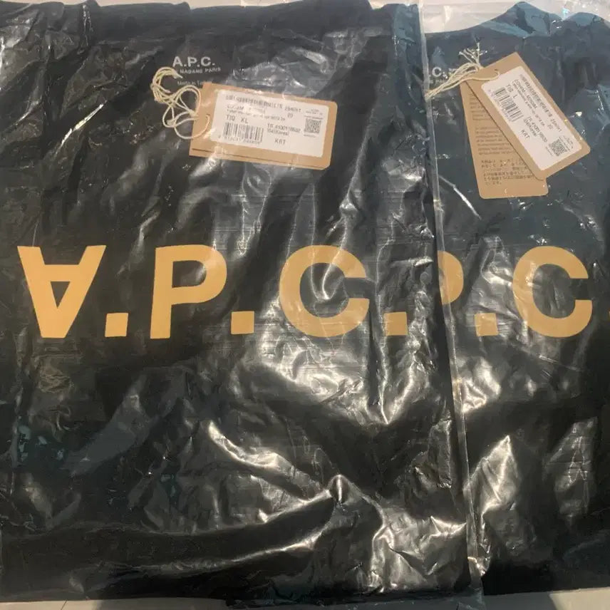 [BUNJANG] A.P.C. Black Velvet Logo T-shirt / 아페쎄 A.P.C. 블랙 금장 로고 반팔 티셔츠 미개봉 새상품 아페세