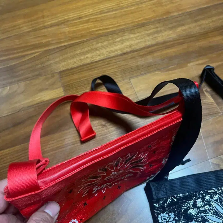 [BUNJANG] Supreme Paisley Shoulder Bag Red/Black / 슈프림 페이즐리 숄더백 레드/블랙 커플