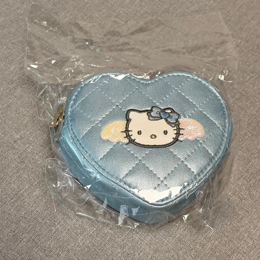[BUNJANG] Sanrio Hello Kitty Angel Heart Quilted Mini Pouch Coin Purse / 산리오 헬로키티 엔젤 하트 동전지갑 퀄팅 미니파우치 새상품