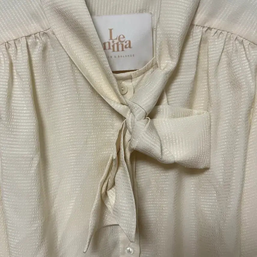 [BUNJANG] Lenina Ribbon Blouse / [Lenina] 르니나 리본 블라우스