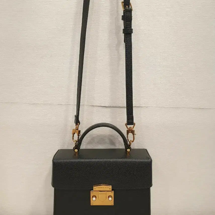 [BUNJANG] Charles &amp; Keith Black Mini Tote Bag Crossbody Bag / 거의새거) 찰스앤키스 블랙 미니 토트백 크로스백 가방