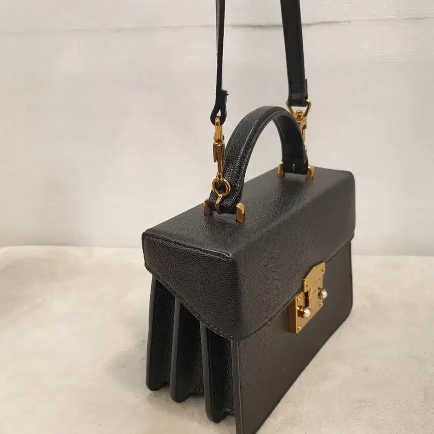 [BUNJANG] Charles &amp; Keith Black Mini Tote Bag Crossbody Bag / 거의새거) 찰스앤키스 블랙 미니 토트백 크로스백 가방