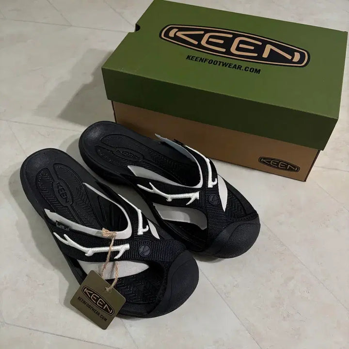 [BUNJANG] KinXNam 280/290mm Yuimea Deer Horn Embo Slide Sandals / [새상품]킨x남이서팔 와이메아 디어 혼 엠보스 슬라이드 280,290