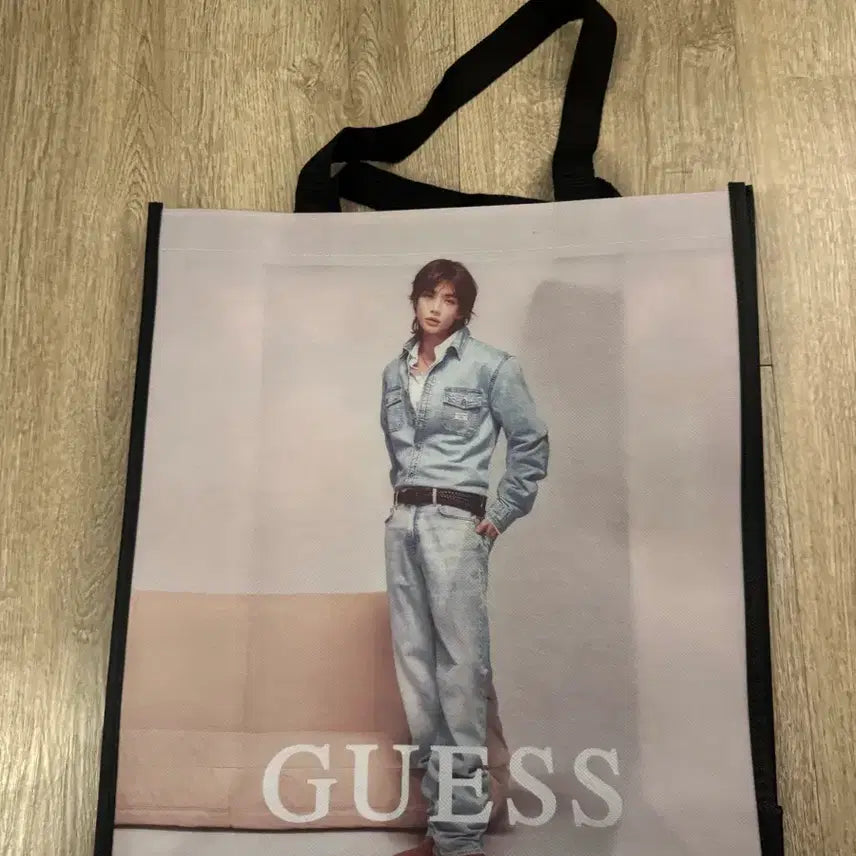 [BUNJANG] Stray Kids GUESS Large Tapulin Bag - Hyunjin / 스트레이키즈 GUESS 현진 STRAY KIDS게스 타포린백 작은 사이즈