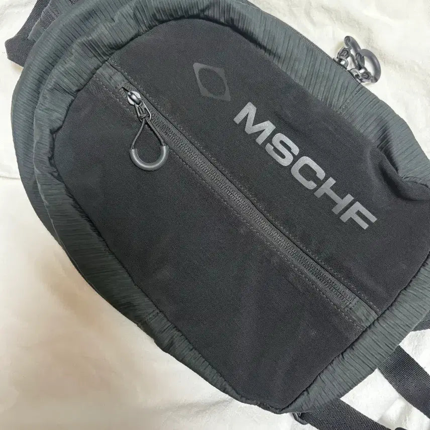 [BUNJANG] Mischief Two-Way Sling Bag / 미스치프 투웨이 슬링백