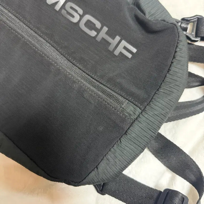 [BUNJANG] Mischief Two-Way Sling Bag / 미스치프 투웨이 슬링백